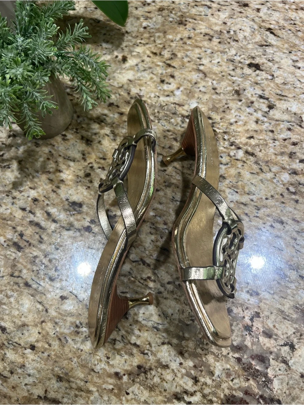 Tory Burch Geo Bombe Gold Metallic Kitten Heel Sandals 10M